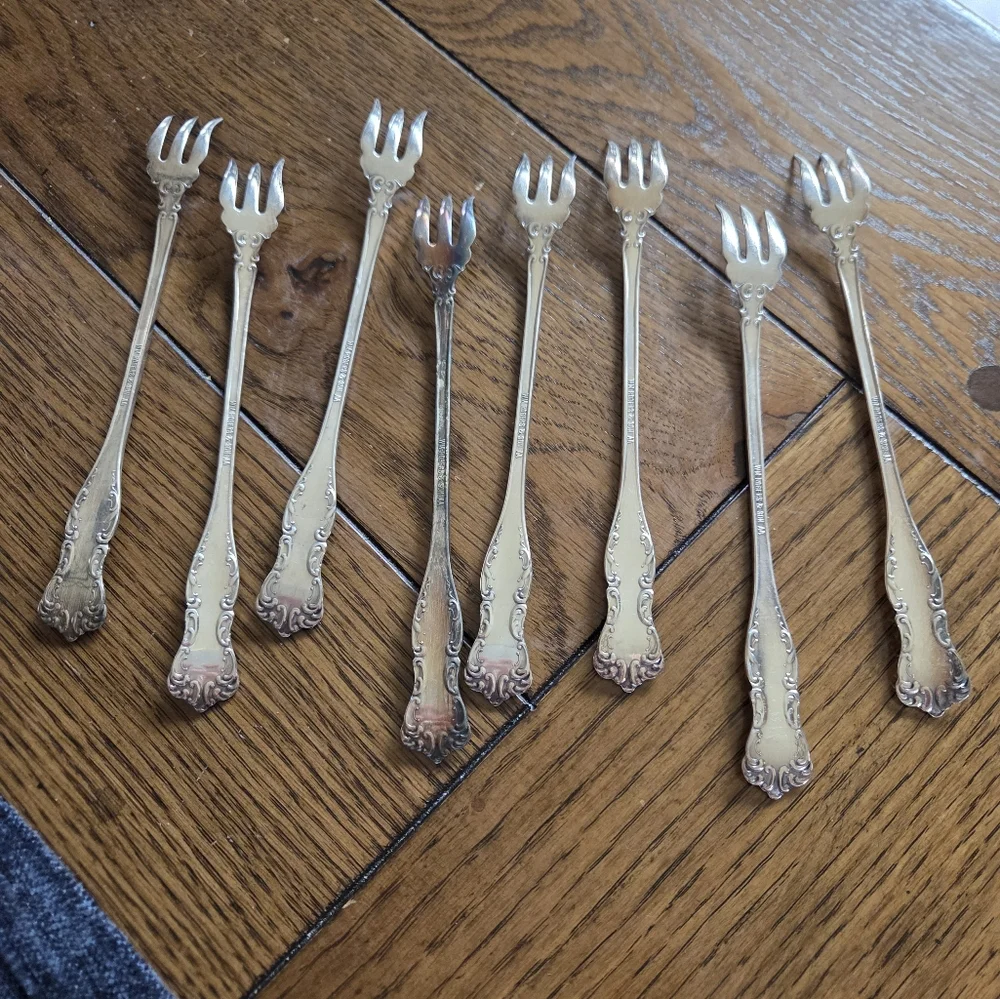 Wm Rogers & Son AA Silverplated Cocktail Forks (8)